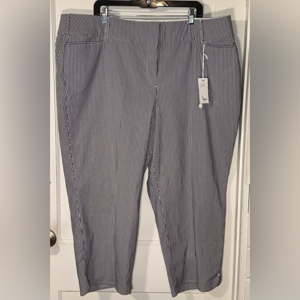 Lane Bryant Women’s Gray White Seersucker The Deluxe Allie Cropped Pants 24 NWT